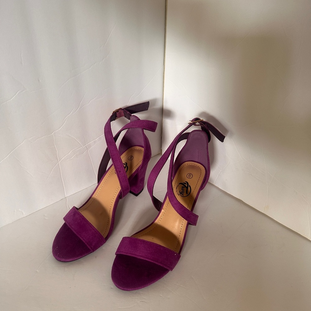 Trary Women's Purple Heels 
THEY ARE REAL PURPLE, not pinkish at all ‼️